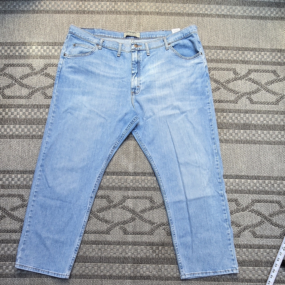 Wrangler Men's Light Blue Relaxed Jeans 46x30